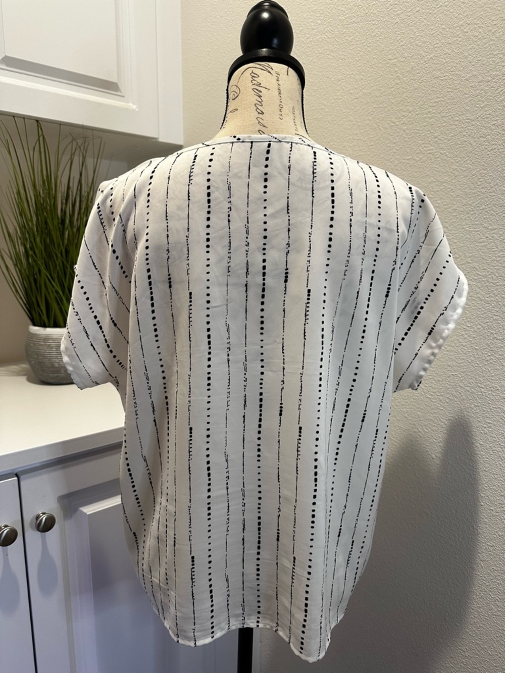 SHEIN White Blouse with Black Vertical Dot Stripes - Picture 4 of 6